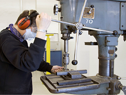 香港沖壓件廠，淺談壓力機(jī)剛度