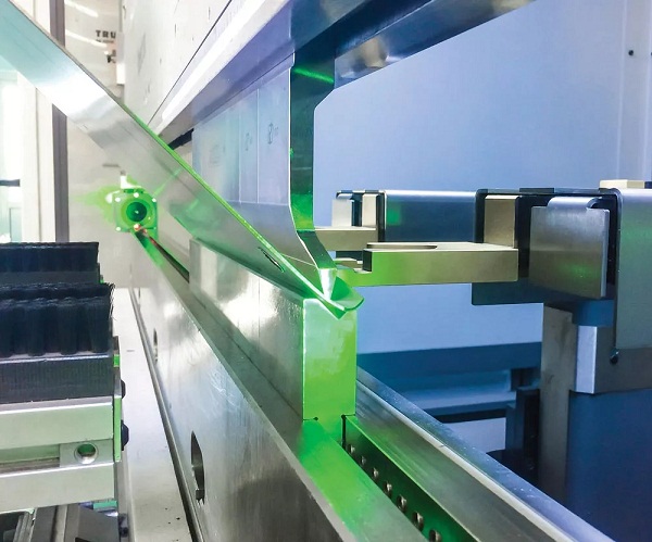 凸度系統(tǒng)或撓度補償有助于彎曲長度超過 40 到 60 英寸的零件。對于較短的彎曲長度，撓度可能不顯著