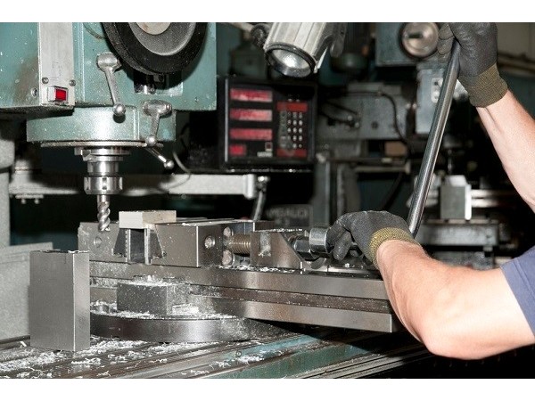 福田精密沖壓廠，沖壓模具淬火預(yù)防形變方法2-[誠(chéng)瑞豐]