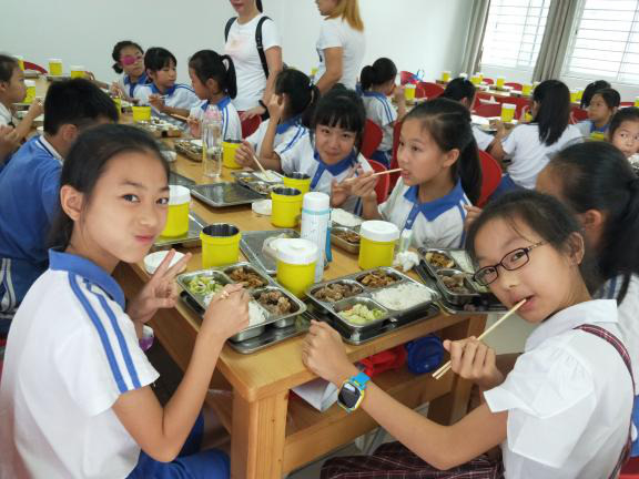 誠瑞豐智能快餐柜全面助力深圳中小學實現(xiàn)校內午托